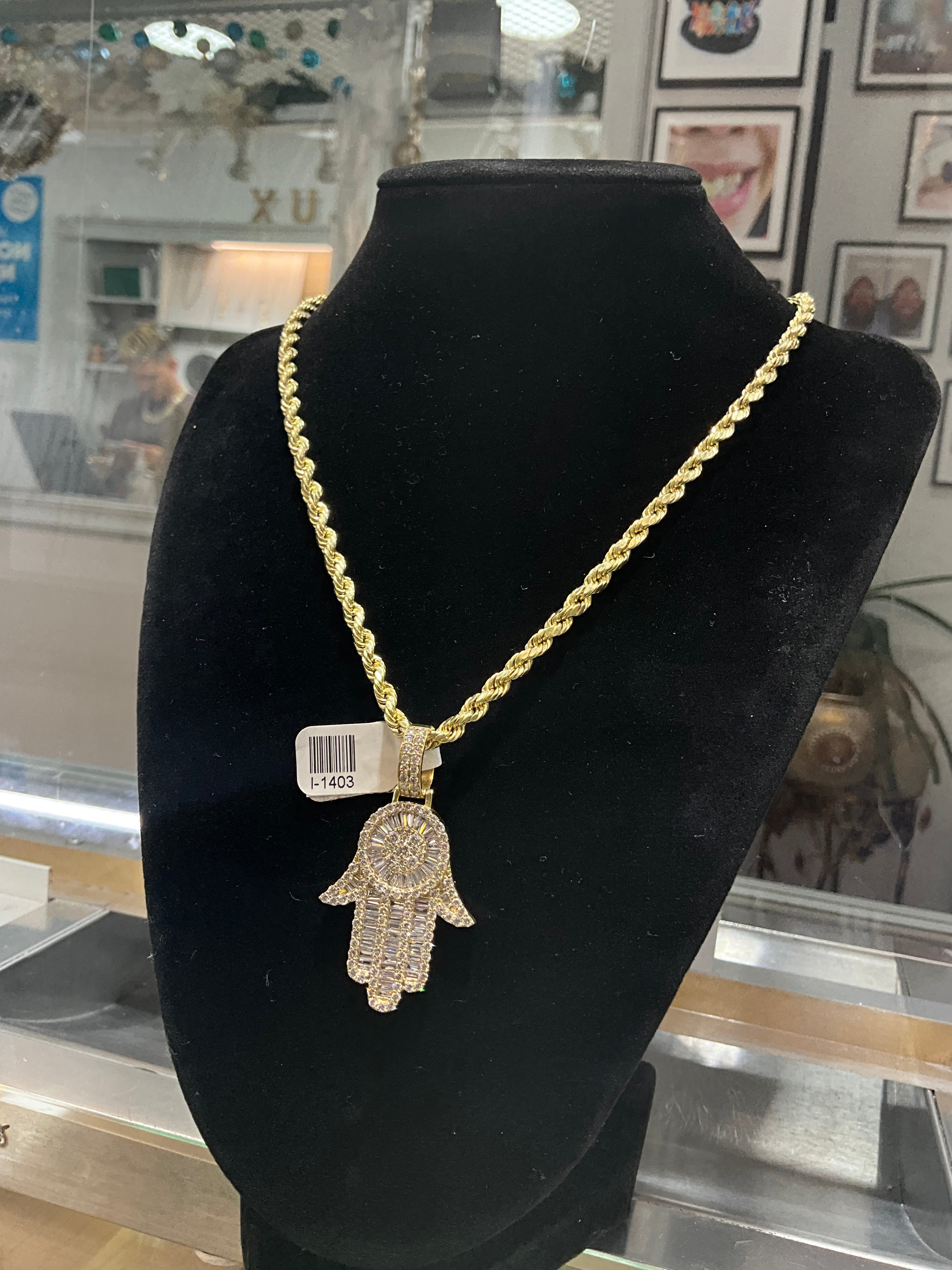 14kt rope chain with hamsa hand pendant diamond