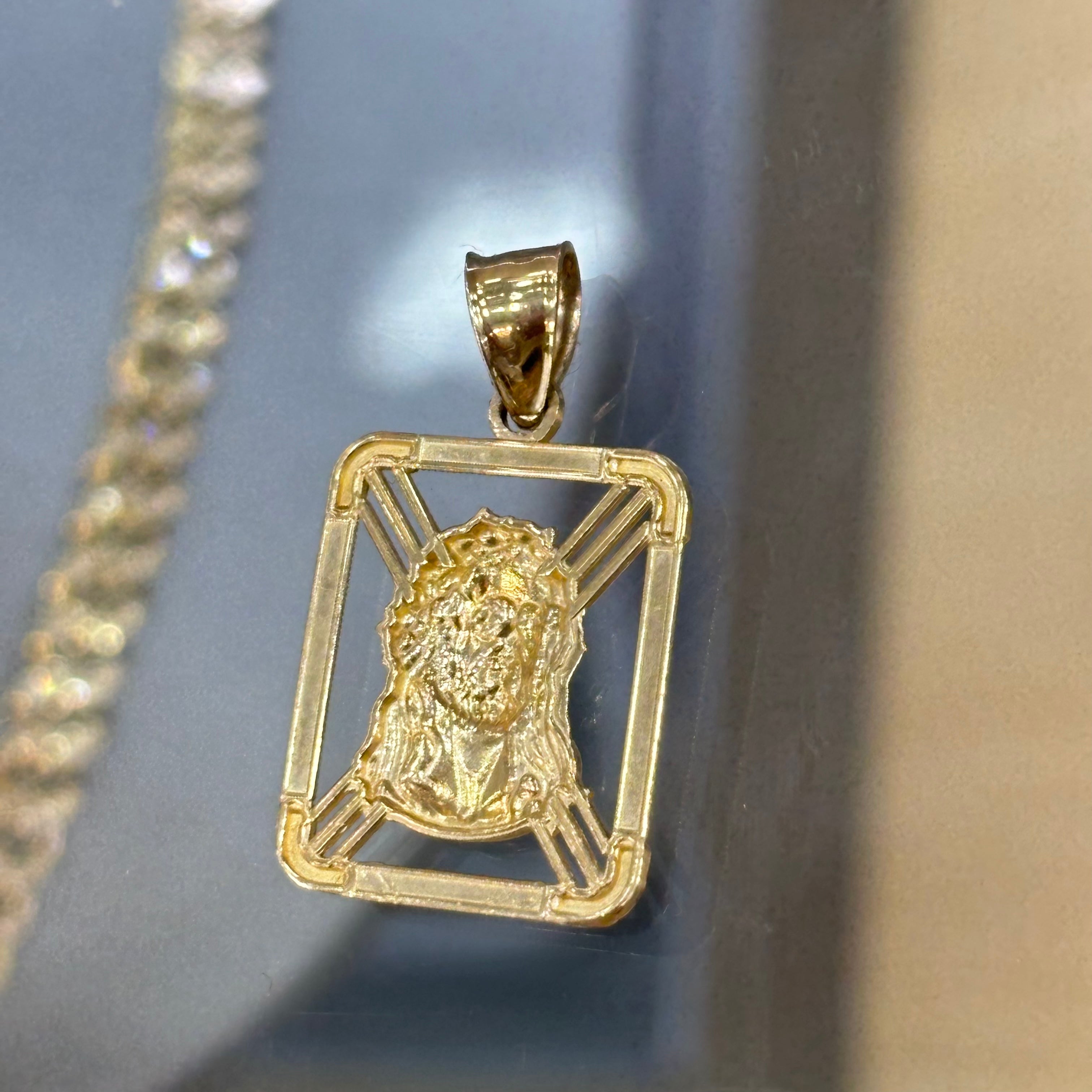 10KT Jesus Pendant